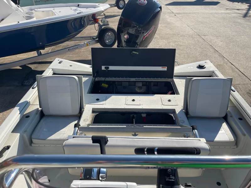 Slide: The Image of Ranger RB200 2023 - 19