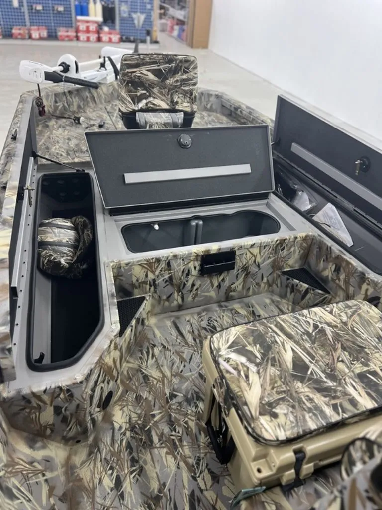 Slide: The Image of Ranger Boats RB210 2024 - 23