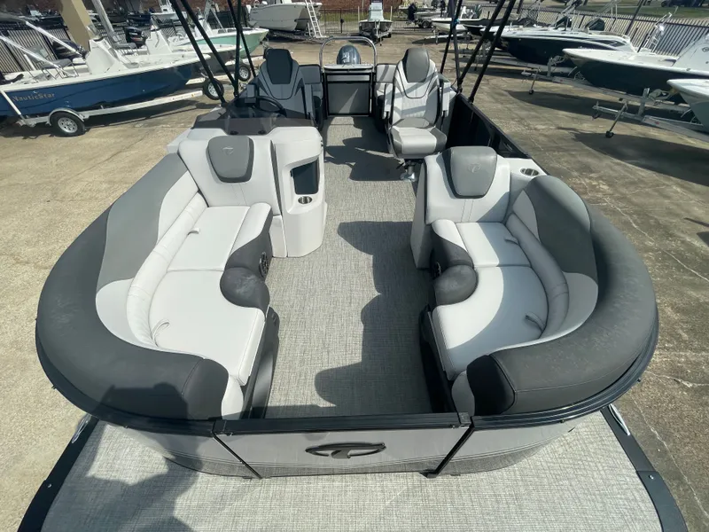 Slide: The Image of Tahoe AVALON LTZ QL21T 2024 - 12