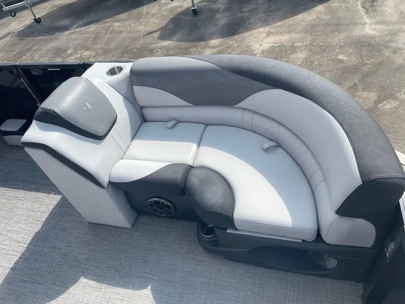 Slide: The Image of Tahoe AVALON LTZ QL21T 2024 - 13