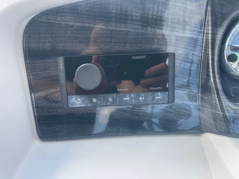 Slide: The Image of Tahoe AVALON LTZ QL21T 2024 - 20