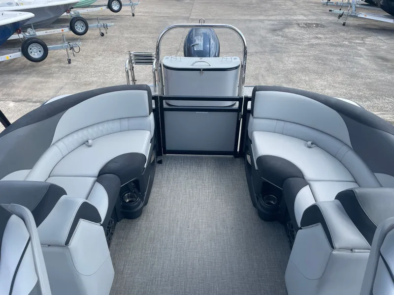 Slide: The Image of Tahoe AVALON LTZ QL21T 2024 - 23