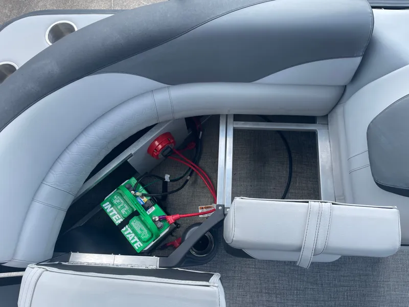 Slide: The Image of Tahoe AVALON LTZ QL21T 2024 - 24