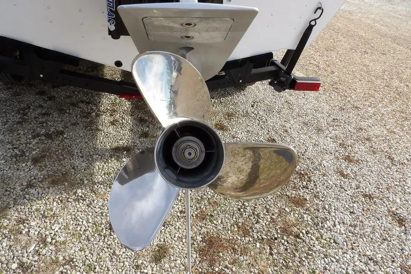 Slide: The Image of Propeller of 2026 Lund 2075 Pro-V Bass XS on gravel surface. - 43