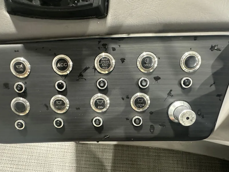 Slide: The Image of Bennington 27QFBWAT2SR 2024 - 31