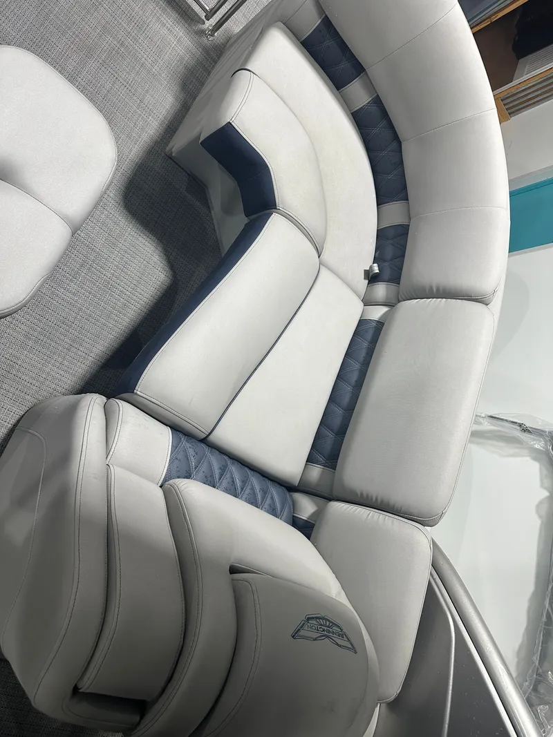 Slide: The Image of Bennington 27QFBWAT2SR 2024 - 44