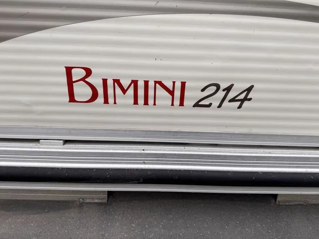 Slide: The Image of Lowe Bimini 214 2006 - 10