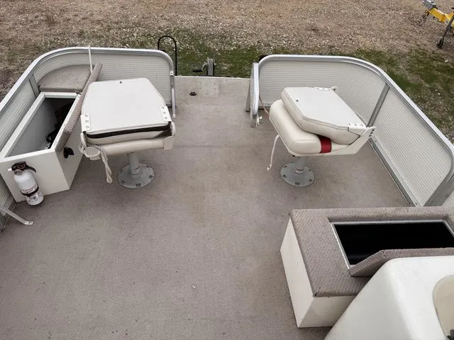 Slide: The Image of Lowe Bimini 214 2006 - 3