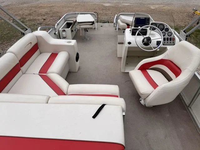 Slide: The Image of Lowe Bimini 214 2006 - 5