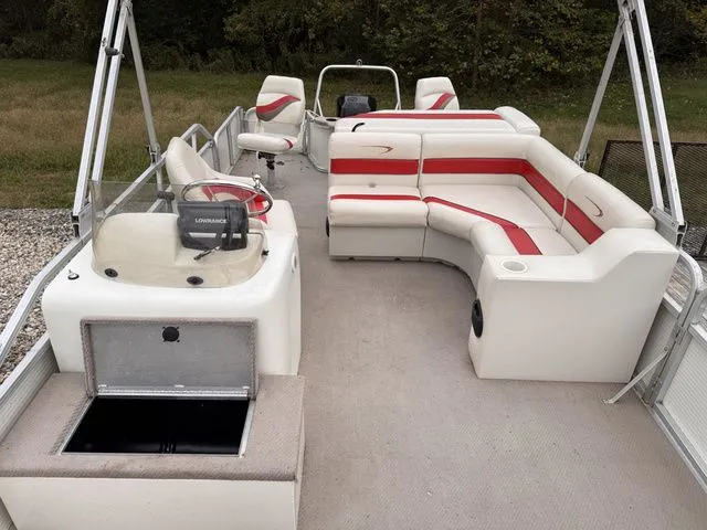 Slide: The Image of Lowe Bimini 214 2006 - 7