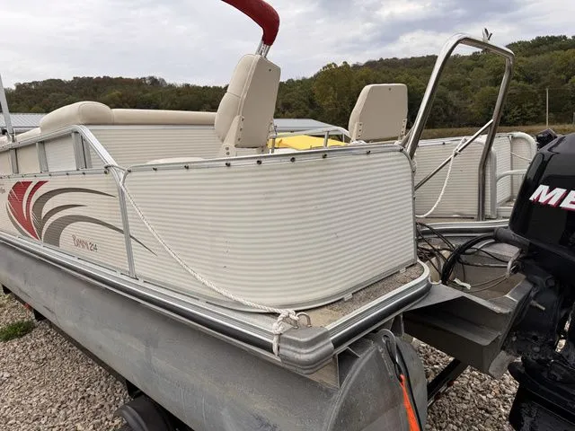 Slide: The Image of Lowe Bimini 214 2006 - 9