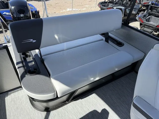 Slide: The Image of Bennington S Swingback 22 SSB 2026 - 6