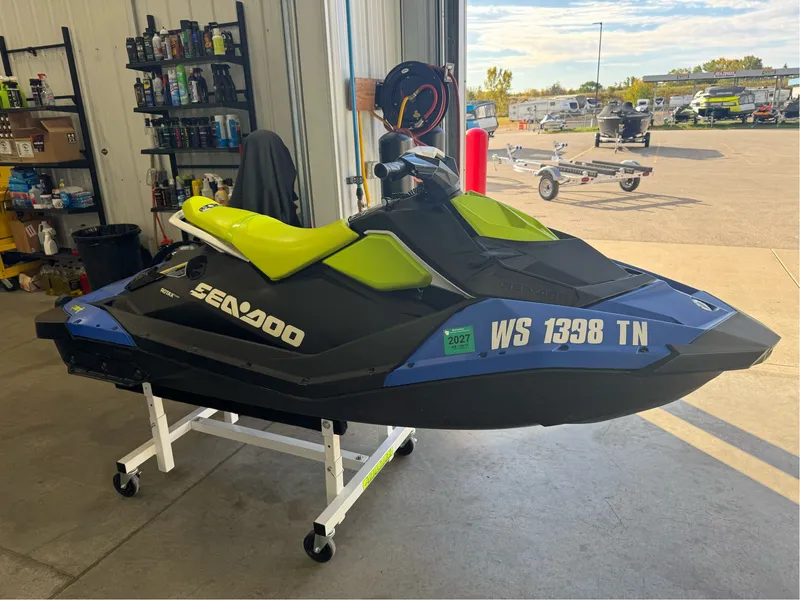 Slide: The Image of Sea-Doo Spark 2up 90 hp iBR Convenience Package 2021 - 3