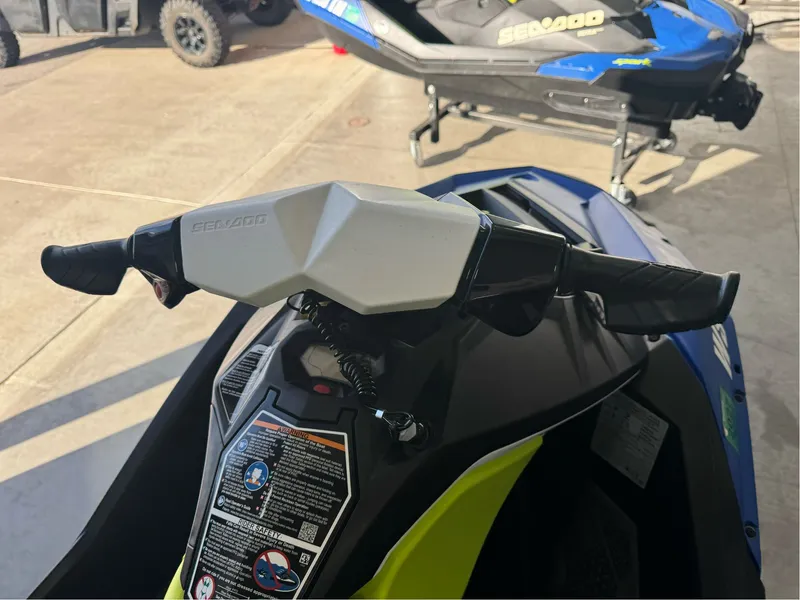 Slide: The Image of Sea-Doo Spark 2up 90 hp iBR Convenience Package 2021 - 4