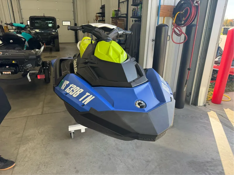 Slide: The Image of Sea-Doo Spark 2up 90 hp iBR Convenience Package 2021 - 5