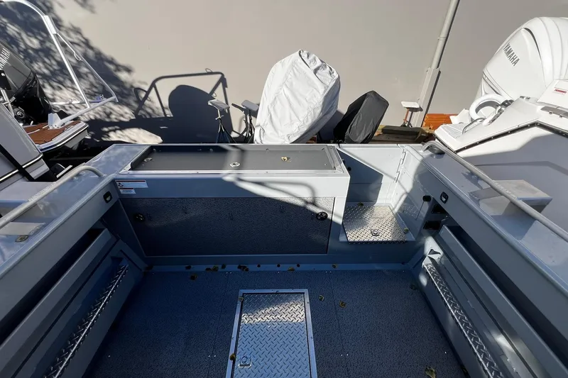 Slide: The Image of 2018 Hewescraft 220 Ocean Pro ET HT boat interior with Yamaha engine, featuring spacious deck. - 5