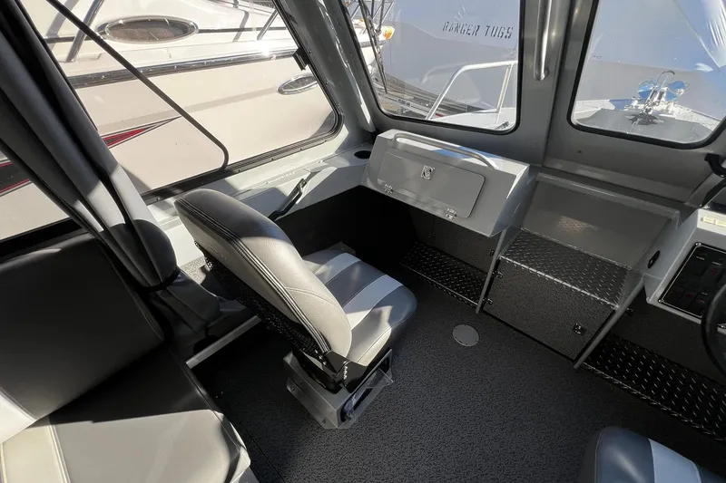Slide: The Image of Interior of a 2018 Hewescraft 220 Ocean Pro ET HT boat, featuring seating and control panel. - 8