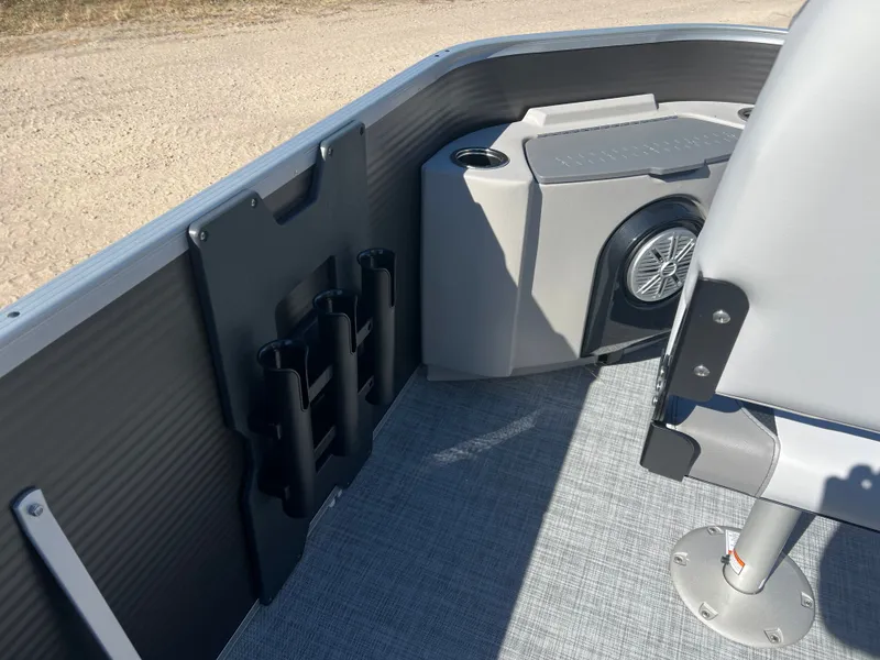 Slide: The Image of Princecraft Sportfisher 21-4S 2026 - 18