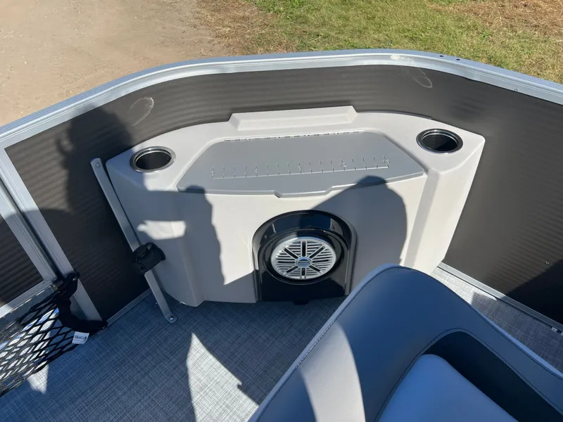 Slide: The Image of Princecraft Sportfisher 21-4S 2026 - 21