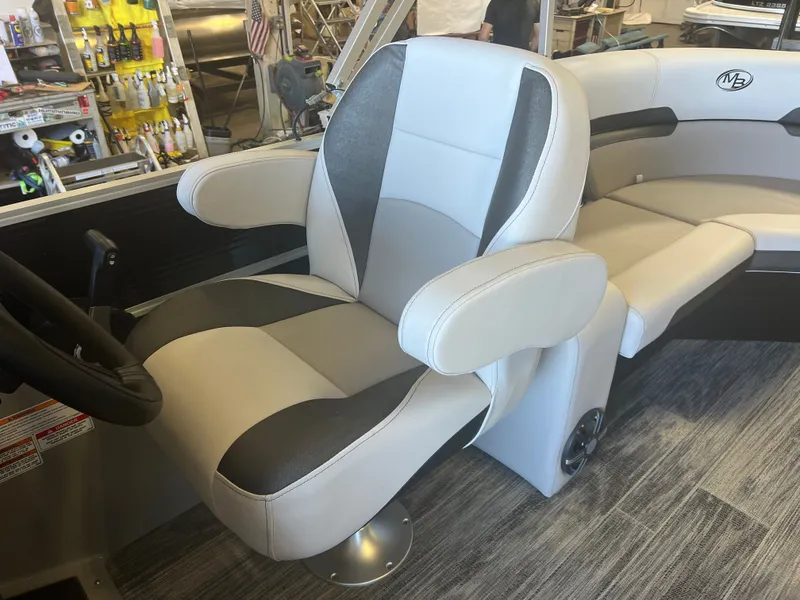 Slide: The Image of Montego Bay 8522 Quad Lounger BR Deluxe Pontoon 2026 - 10