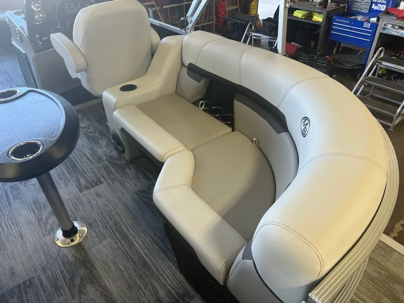 Slide: The Image of Montego Bay 8522 Quad Lounger BR Deluxe Pontoon 2026 - 15