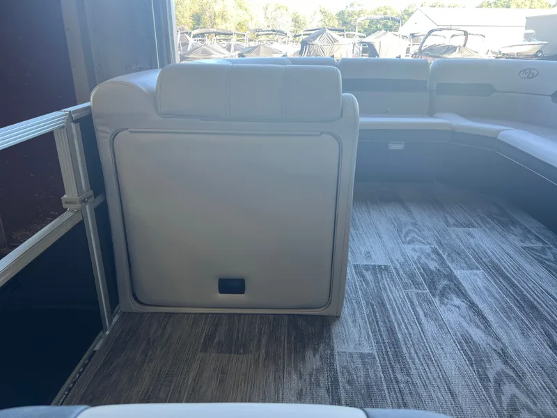 Slide: The Image of Montego Bay 8522 Quad Lounger BR Deluxe Pontoon 2026 - 18