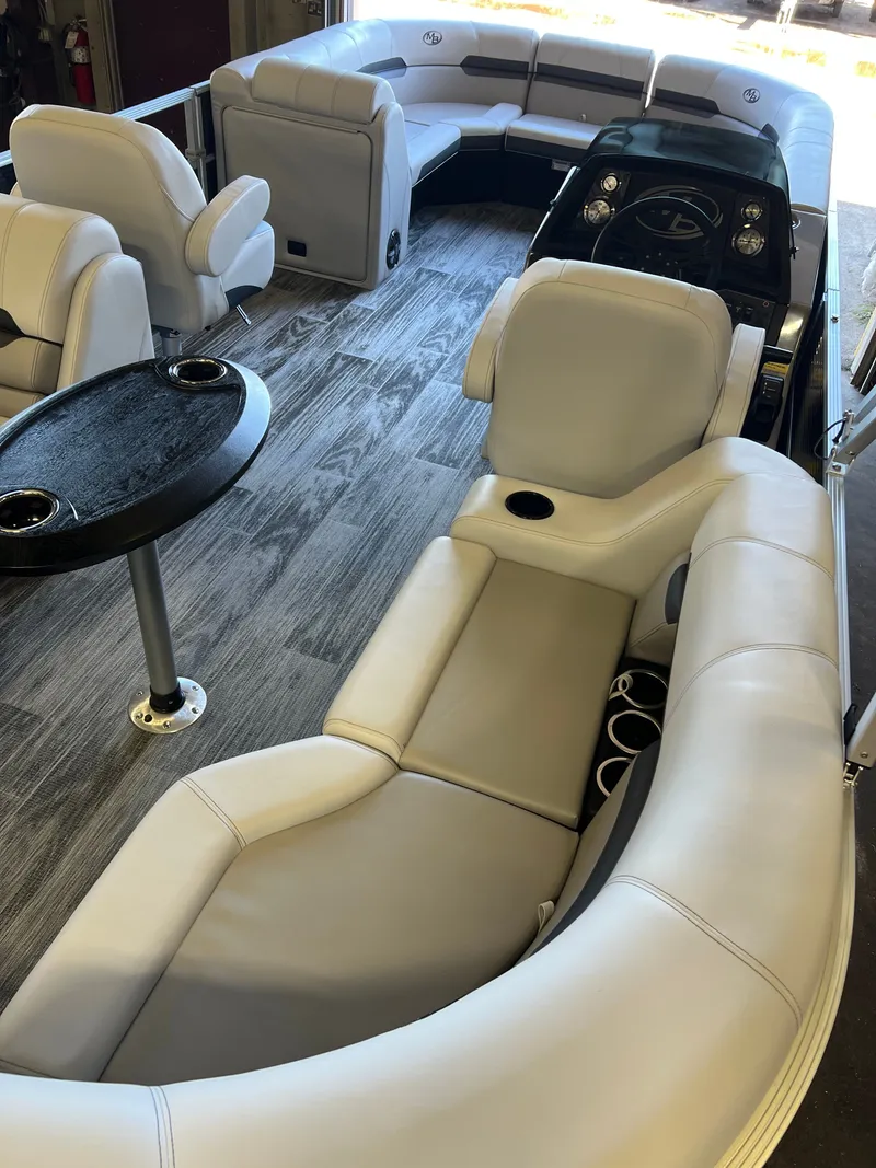 Slide: The Image of Montego Bay 8522 Quad Lounger BR Deluxe Pontoon 2026 - 23