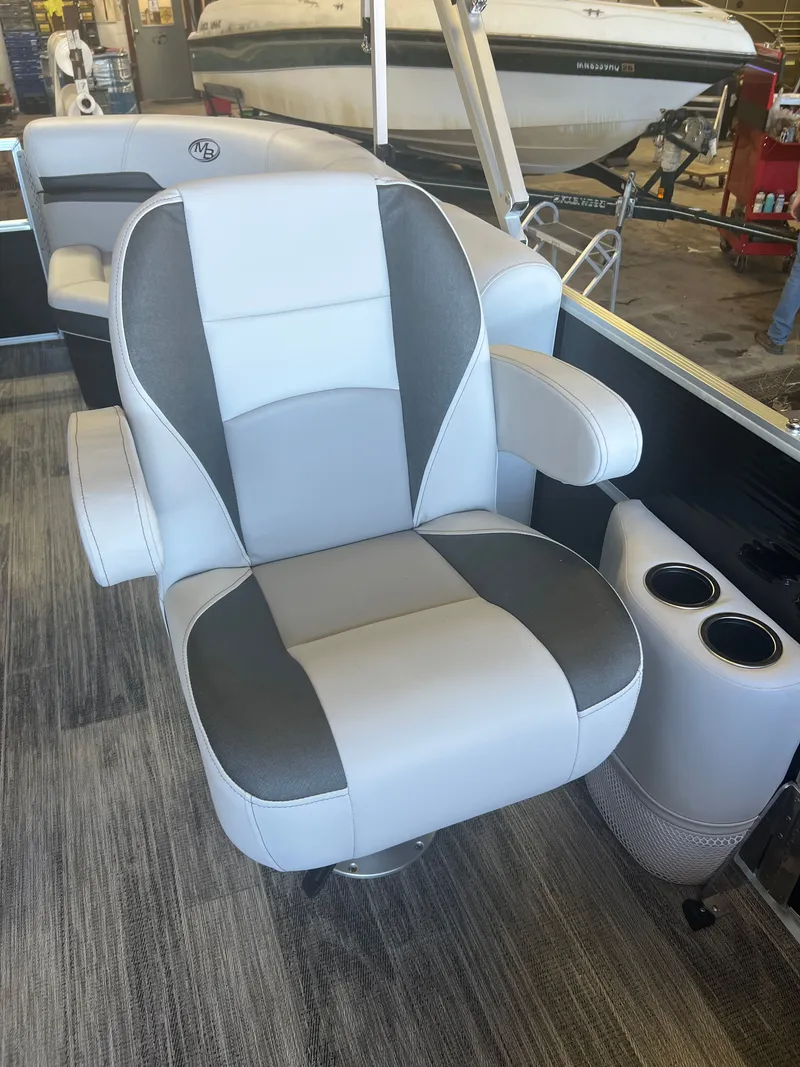 Slide: The Image of Montego Bay 8522 Quad Lounger BR Deluxe Pontoon 2026 - 8