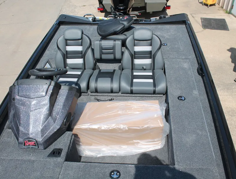 Slide: The Image of Ranger Boats RT188C 2026 - 8