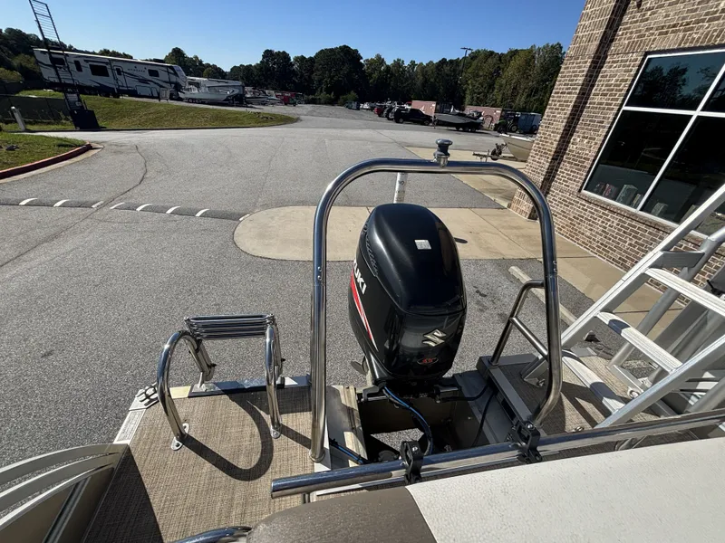 Slide: The Image of JC Neptoon 25TT Sport w/Suzuki 250HP Engine and Trailer 2015 - 20