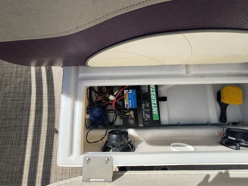 Slide: The Image of JC Neptoon 25TT Sport w/Suzuki 250HP Engine and Trailer 2015 - 45