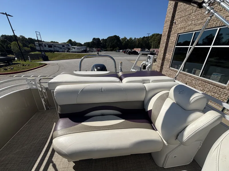 Slide: The Image of JC Neptoon 25TT Sport w/Suzuki 250HP - 4-Stroke Engine 2015 - 11