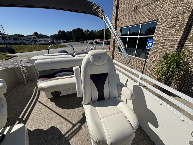 Slide: The Image of JC Neptoon 25TT Sport w/Suzuki 250HP - 4-Stroke Engine 2015 - 9