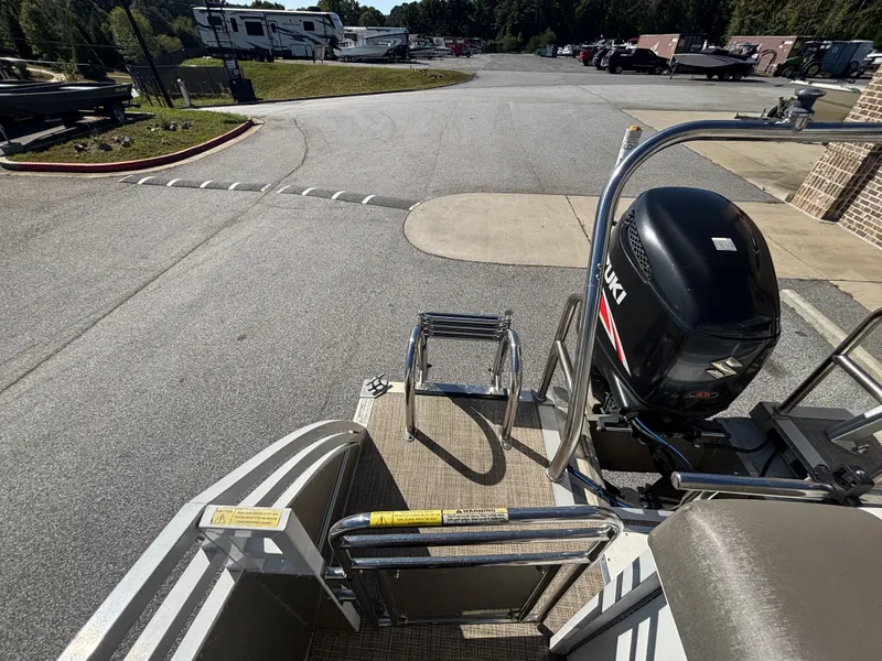 Slide: The Image of JC Manufacturing Neptoon 25TT Sport w/Suzuki 250HP - 4-Stroke Engine 2015 - 14