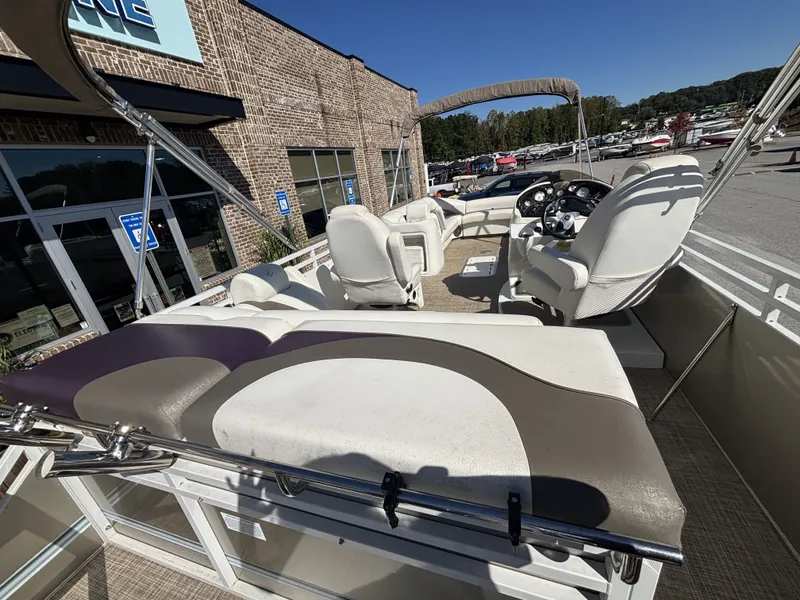 Slide: The Image of JC Manufacturing Neptoon 25TT Sport w/Suzuki 250HP - 4-Stroke Engine 2015 - 17