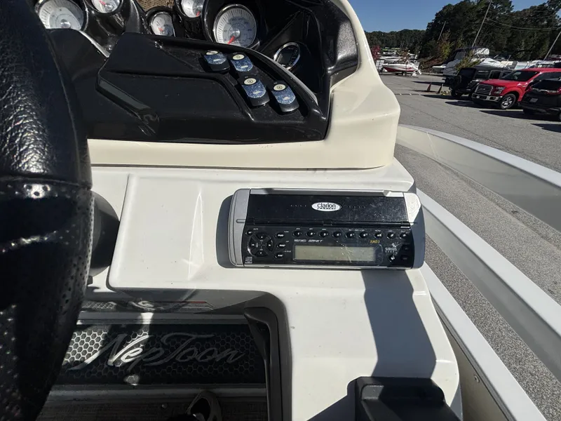 Slide: The Image of JC Manufacturing Neptoon 25TT Sport w/Suzuki 250HP - 4-Stroke Engine 2015 - 22