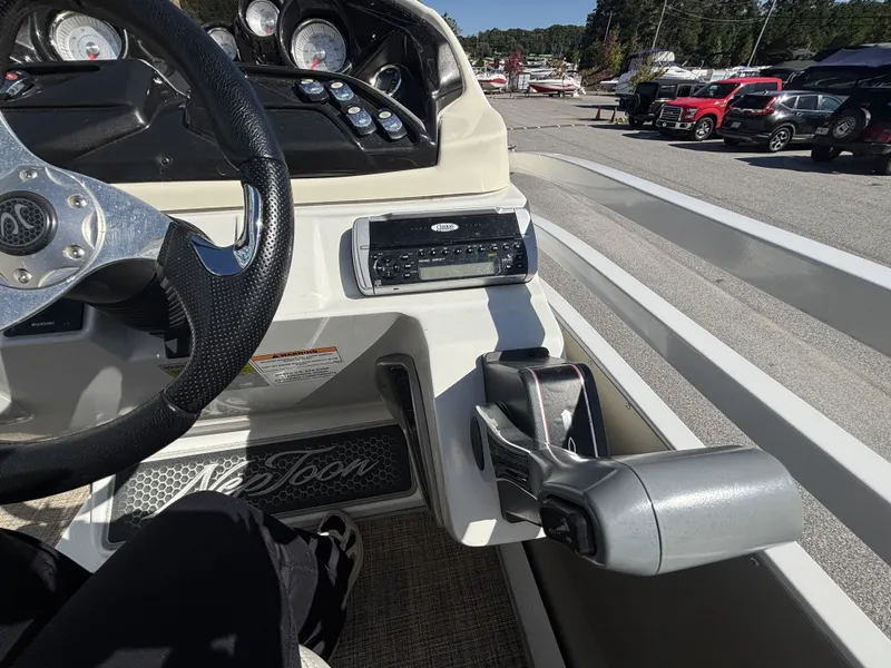 Slide: The Image of JC Manufacturing Neptoon 25TT Sport w/Suzuki 250HP - 4-Stroke Engine 2015 - 23