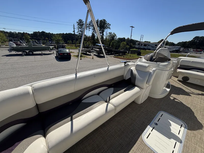 Slide: The Image of JC Manufacturing Neptoon 25TT Sport w/Suzuki 250HP - 4-Stroke Engine 2015 - 35