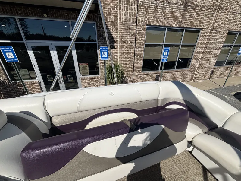 Slide: The Image of JC Manufacturing Neptoon 25TT Sport w/Suzuki 250HP - 4-Stroke Engine 2015 - 37