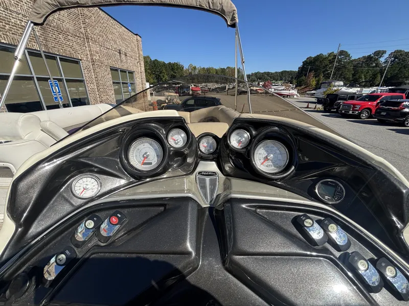 Slide: The Image of JC Manufacturing Neptoon 25TT Sport w/Suzuki 250HP - 4-Stroke Engine 2015 - 48