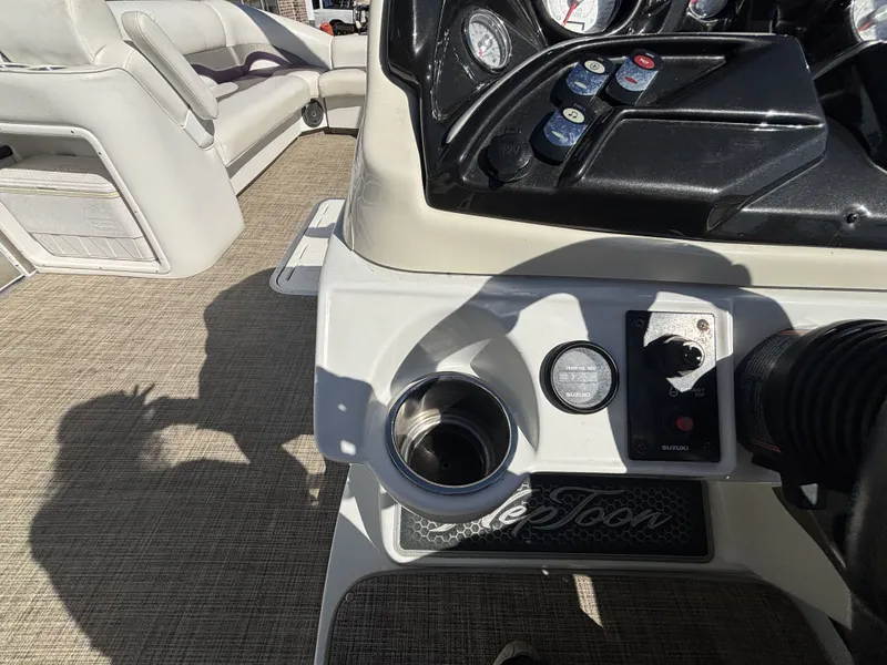 Slide: The Image of JC Manufacturing Neptoon 25TT Sport w/Suzuki 250HP - 4-Stroke Engine 2015 - 50