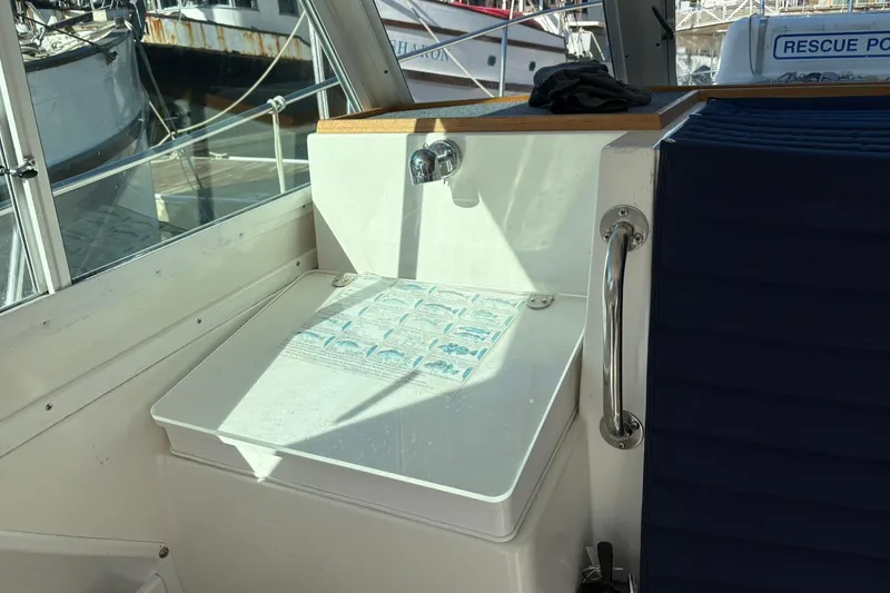 Slide: The Image of 2005 Albin 28 Tournament Express interior with sink and window view. - 17