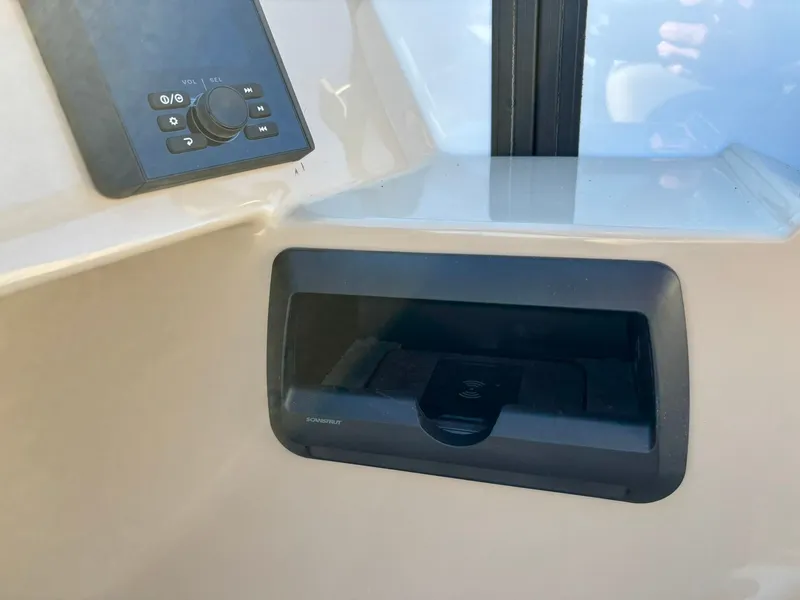 Slide: The Image of Bentley Pontoons 223 Legacy Swingback 2026 - 12