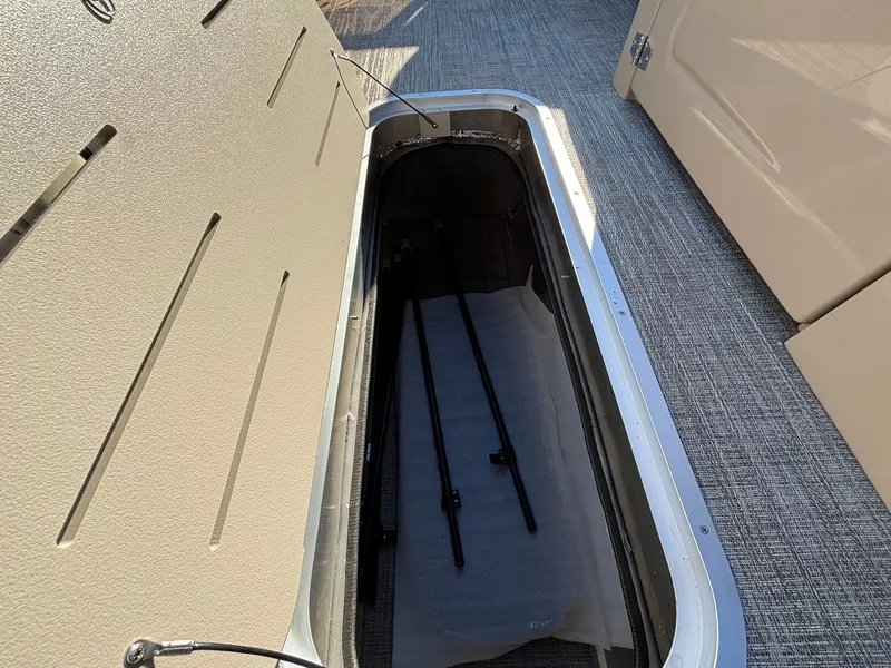 Slide: The Image of Bentley Pontoons 223 Legacy Swingback 2026 - 15