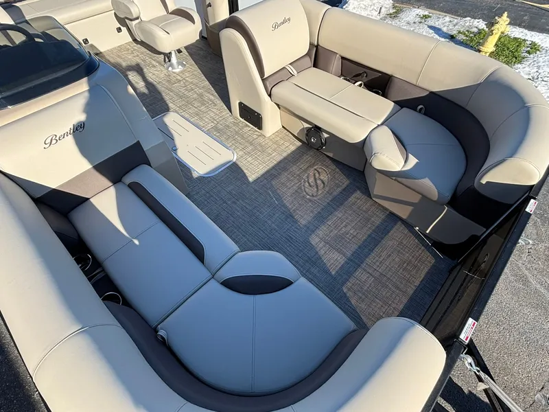 Slide: The Image of Bentley Pontoons 223 Legacy Swingback 2026 - 29