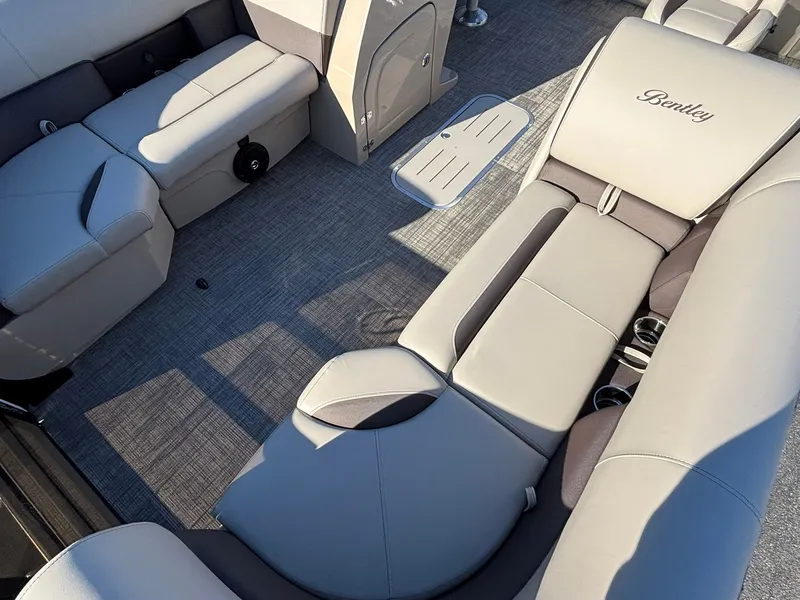 Slide: The Image of Bentley Pontoons 223 Legacy Swingback 2026 - 31