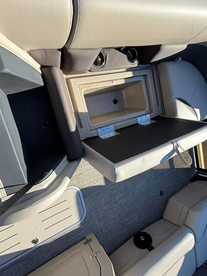 Slide: The Image of Bentley Pontoons 223 Legacy Swingback 2026 - 33