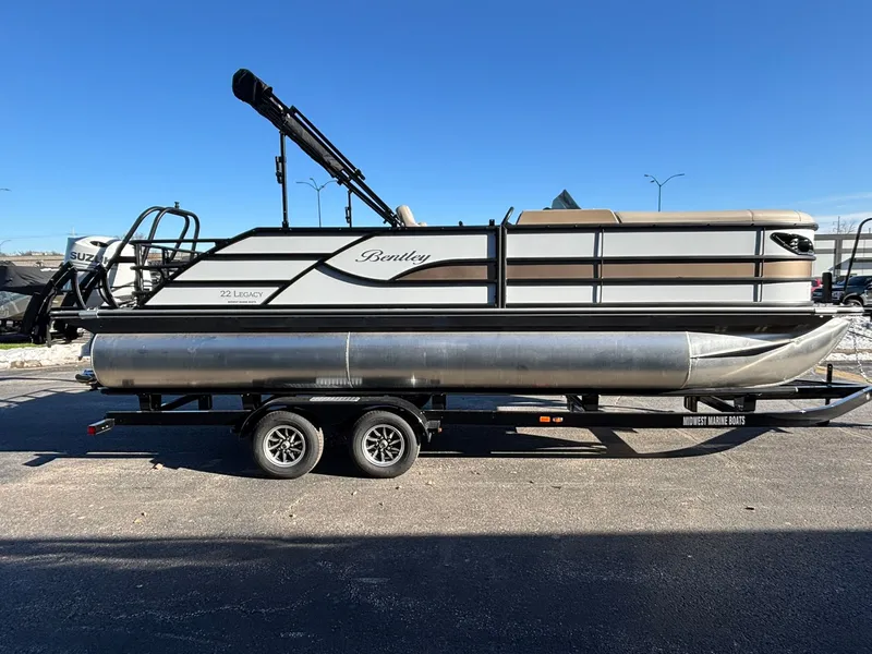 Slide: The Image of Bentley Pontoons 223 Legacy Swingback 2026 - 5