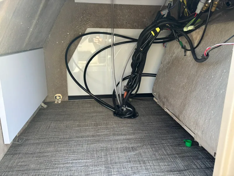 Slide: The Image of Bentley Pontoons 223 LEGACY NAVIGATOR 2026 - 10