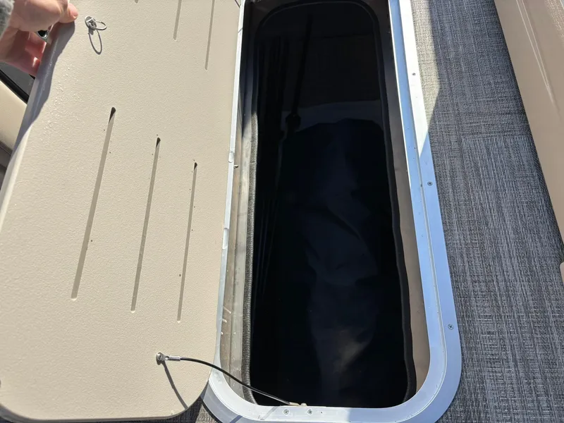 Slide: The Image of Bentley Pontoons 223 LEGACY NAVIGATOR 2026 - 11